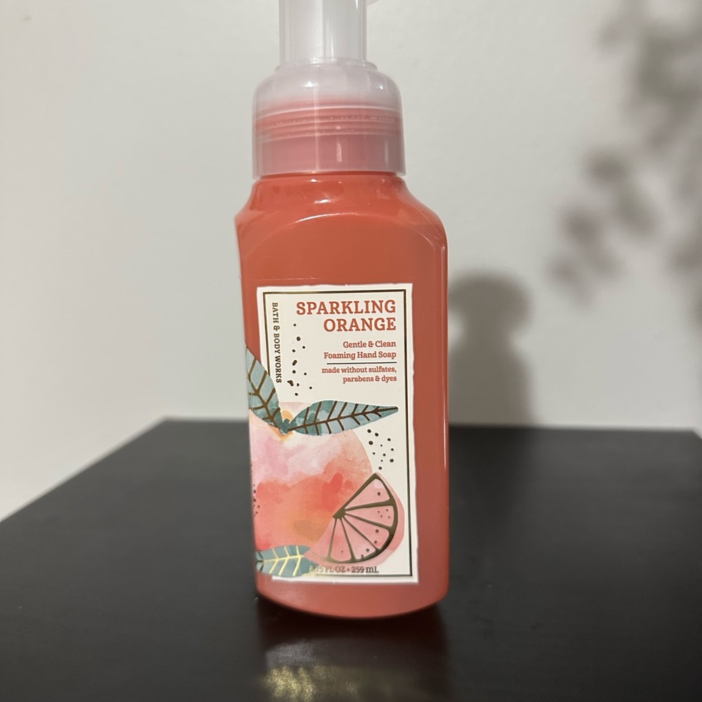 Bath and Bodyworks Sparkling Orange Foaming Hand Soap